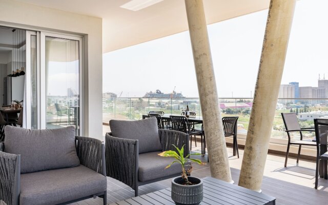 YAMAS Urban Living Pool Penthouse Marvel