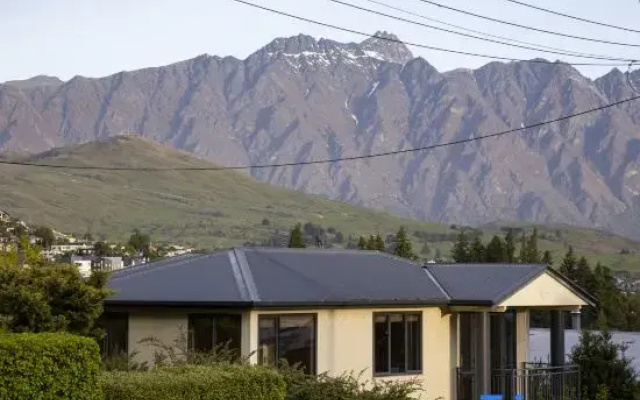 Prime Location | 3 bedroom home | Unlimited WIFI