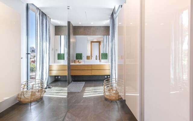 Villa first line beach, 6 bedrooms, private pool, Costabella, Marbella