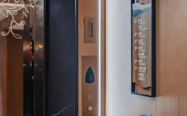 QIANNA HOTEL FINE(Luohe Vocational and Technical College Shenzhou Bird Park)