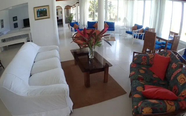 Siesta - Runaway Bay 5BR