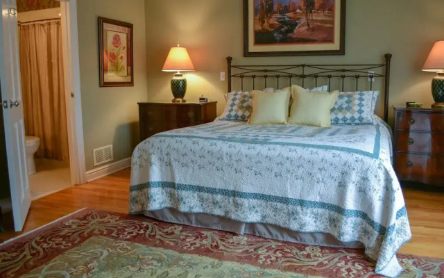 Oakmont Inn