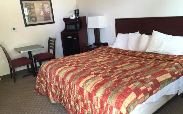 Price Pointe Inn