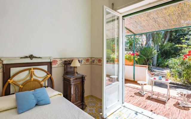 Villa Villari Terrace and Patio by Napoliapartments