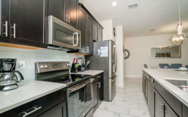 1566plunker 4 Bedroom Townhouse by RedAwning