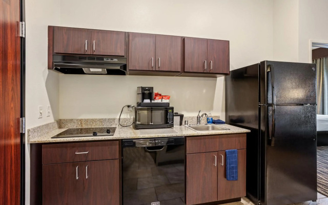 Cobblestone Hotel & Suites-Little Chute