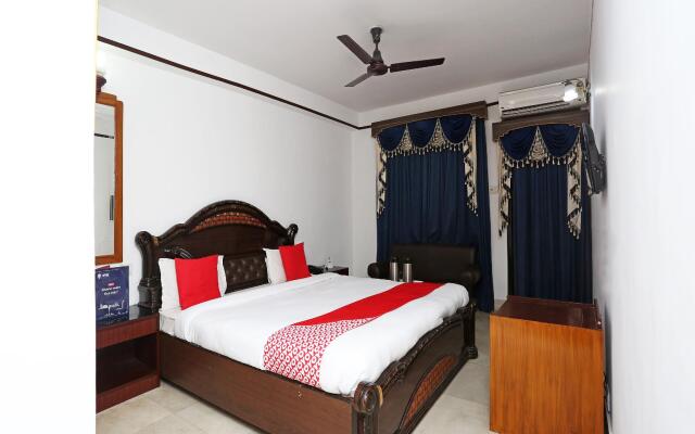 OYO Capital O 5879 Radha Damodar Residency