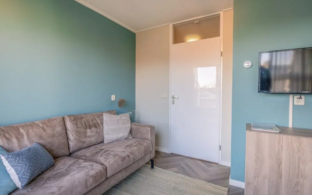 Tasteful 2-person Apartment Near the Center of De Koog