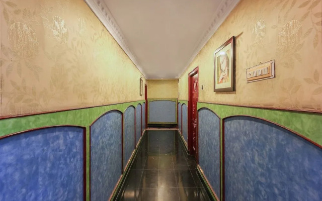 S.V. Dazzle Lodge