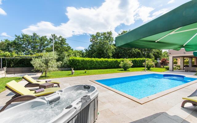 Fantasia in Barban with 4 bedrooms and 2 bathrooms