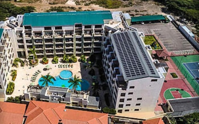 2BR 2BA Condo GYM Pool BBQ
