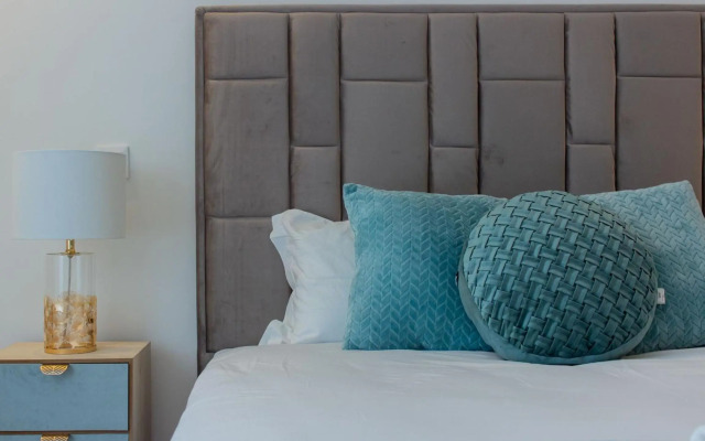 Stunning Apartment w/ Free Parking by LovelyStay