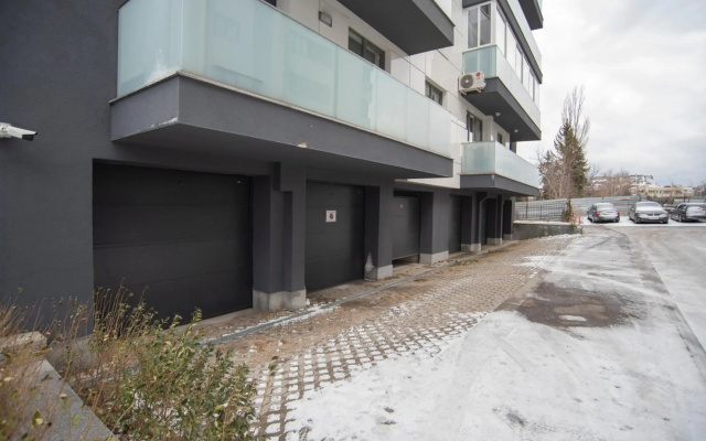 Sunny & Stylish Brand new 2bdr Apartment + Parking