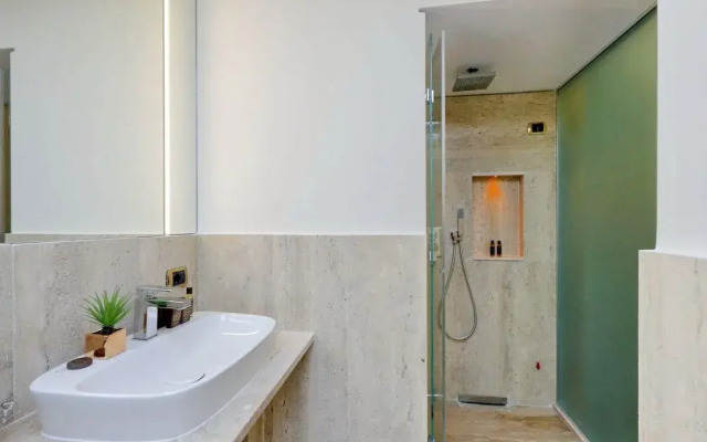 Trevi Diamond Luxury Suites & Jacuzzi