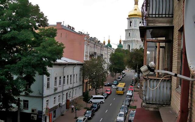 Home-Hotel Apartments on Maidan Nezalezhnosti Square