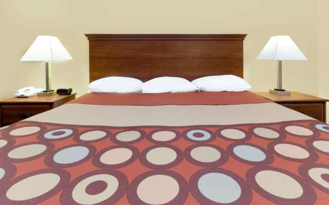 Super 8 by Wyndham Hattiesburg South