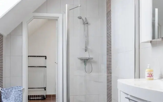 Penthouse by Brosundet, Free Parking Space