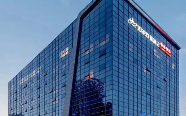 Homeinn Plus Hotel (Baoneng Plaza, Yizheng Bus Station, Yangzhou)
