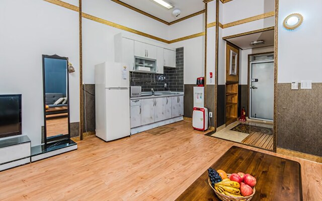 Yeosu White Village Pension