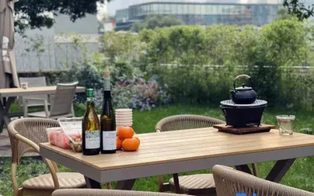 Faniin · Between flowers Courtyard Villa