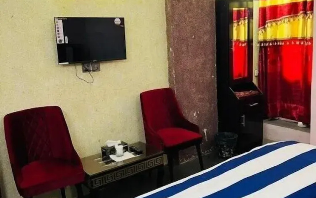 Luxuary Al Jannat Hotel