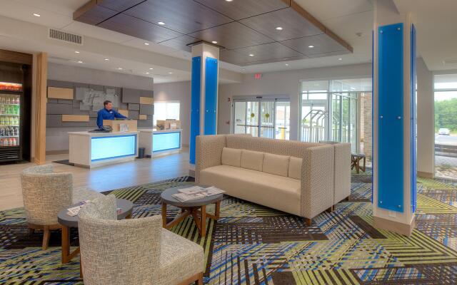 Holiday Inn Express & Suites Fort Mill, an IHG Hotel