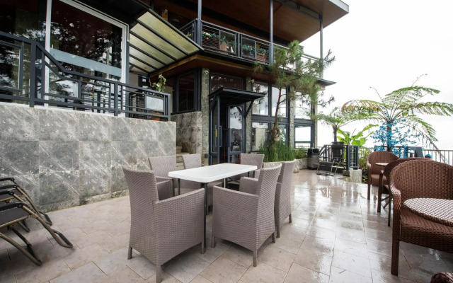 OYO 492 Sunset View Ridge Residences
