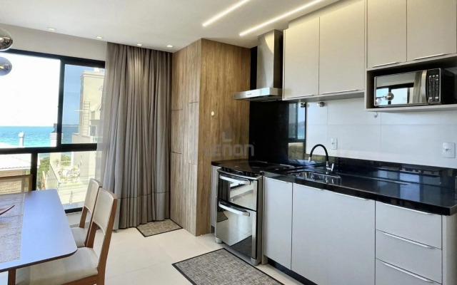 200 - Apartamento 3 dormitórios na Praia de Mariscal