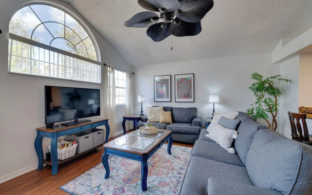 Kissimmee Condo: Community Pool, Close to Parks