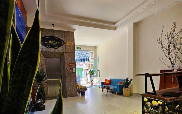 Frontier Hostel & Tours