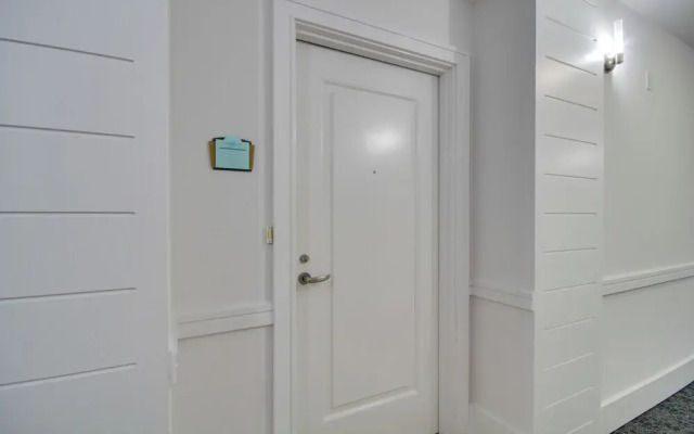 Beachfront Biloxi Condo: Balcony & Community Perks