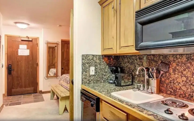 Tyra Riverbend 111 Condo by RedAwning