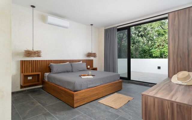 Twelve O’Clock Luxury Villas
