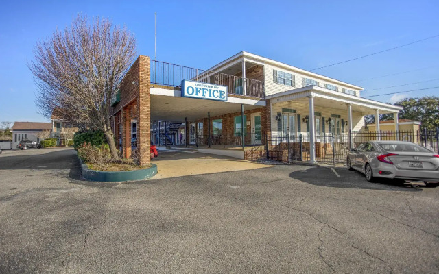 Edgewater Inn