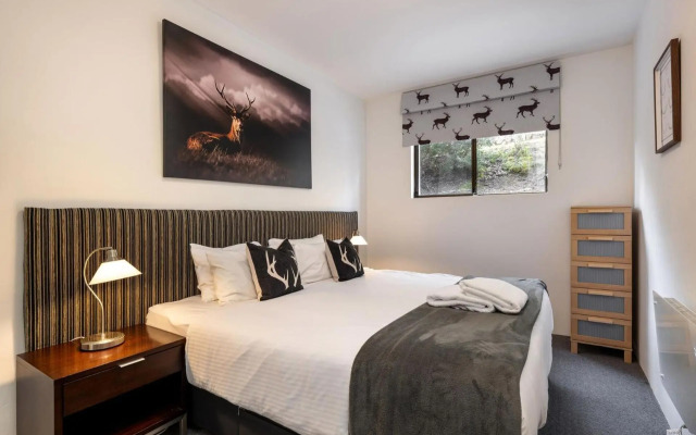 Lantern 1 bedroom terrace with mountain views