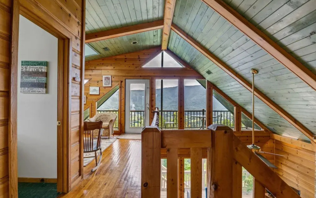 4BR Mountain View Cabin