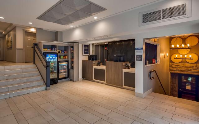 Best Western Plus Milwaukee West