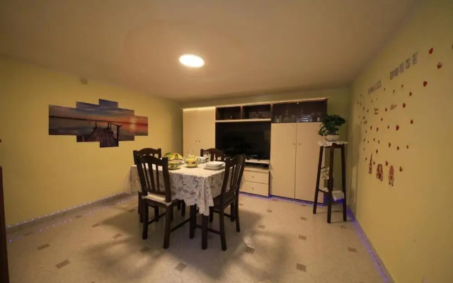 Dolls House Holiday Home