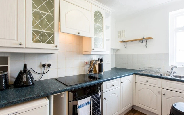 Newly Refurbished 2bdr Flat Close to the Beach