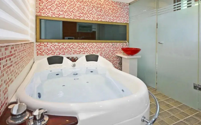 Gyeongju Green Valley Spa Pension