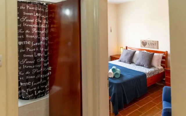 Gold Feathers Apartment By STAY BnB