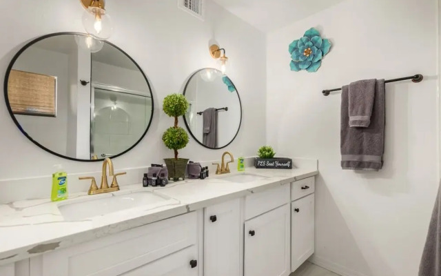 Glencove Mesa 4 Bedroom Home by RedAwning