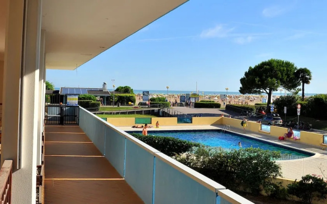 Luminous one Bedroom Flat With Side sea View