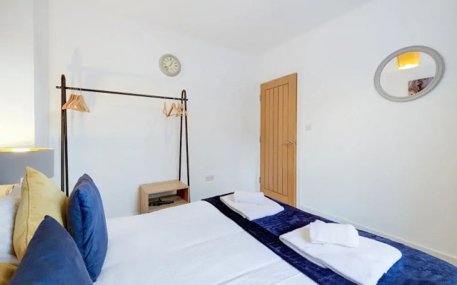 Eastons 2 Bedroom Apt. with Sofa Bed