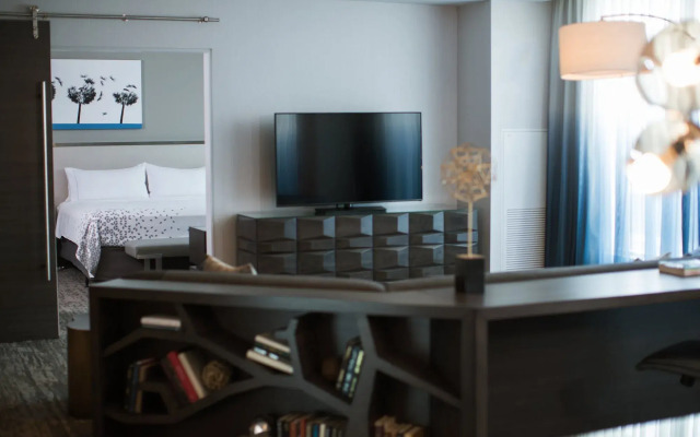 Renaissance Schaumburg Convention Center Hotel