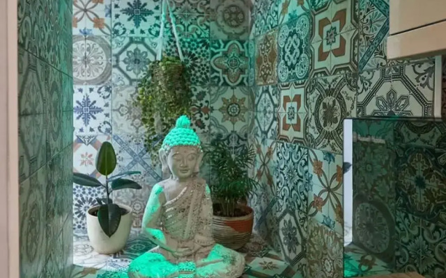 Host Stay In The Key Of Sea