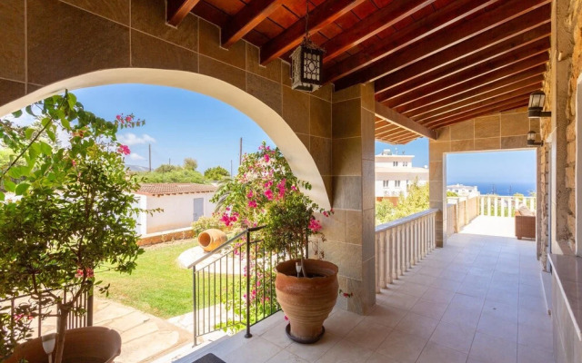 Villa Stone House in Neo Chorio