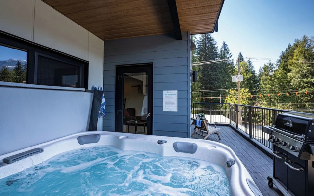 Hemlock Hangout By Revelstoke Vacations