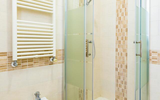 Apartment With Balcony in Palazzo Diaz by Wonderful Italy