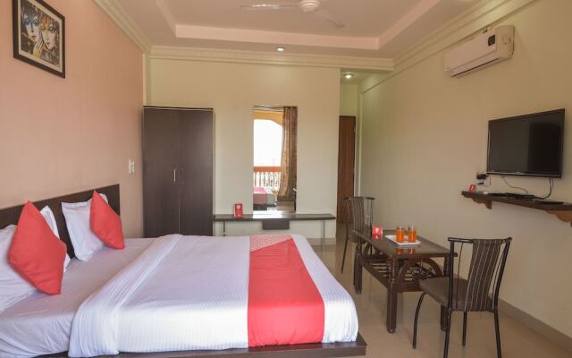 OYO 13151 Hotel Om Palace